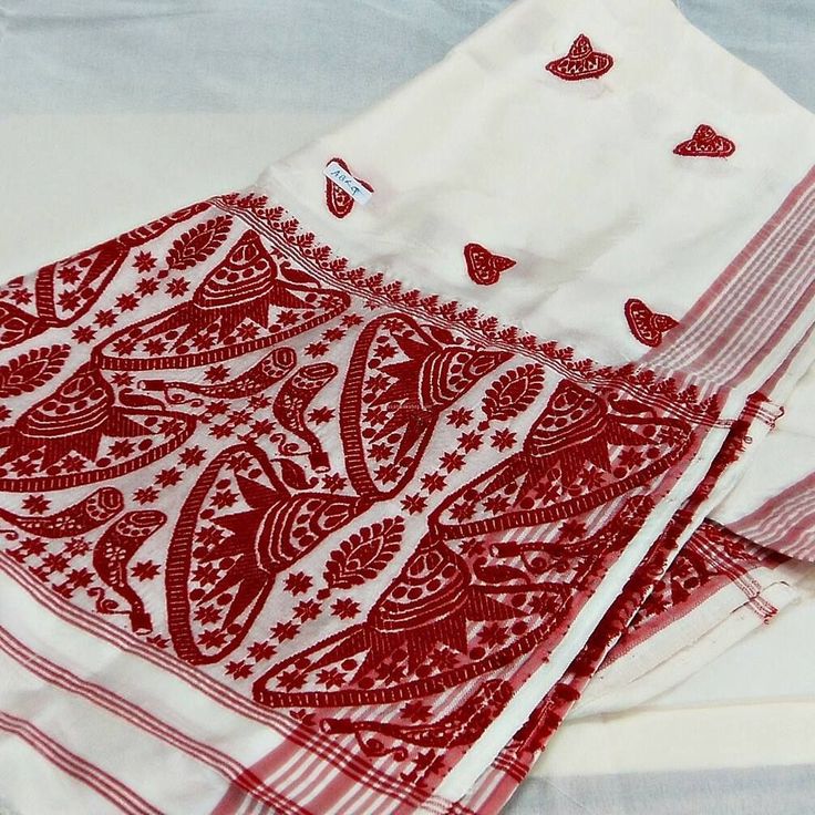 Traditional Assamese Gamosa – Handwoven Cotton